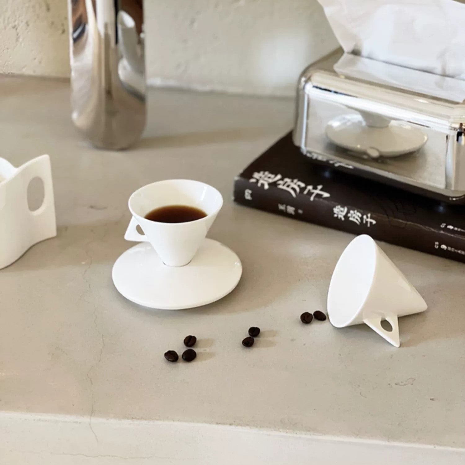 Its retro design and vibrant stripes make every coffee moment special