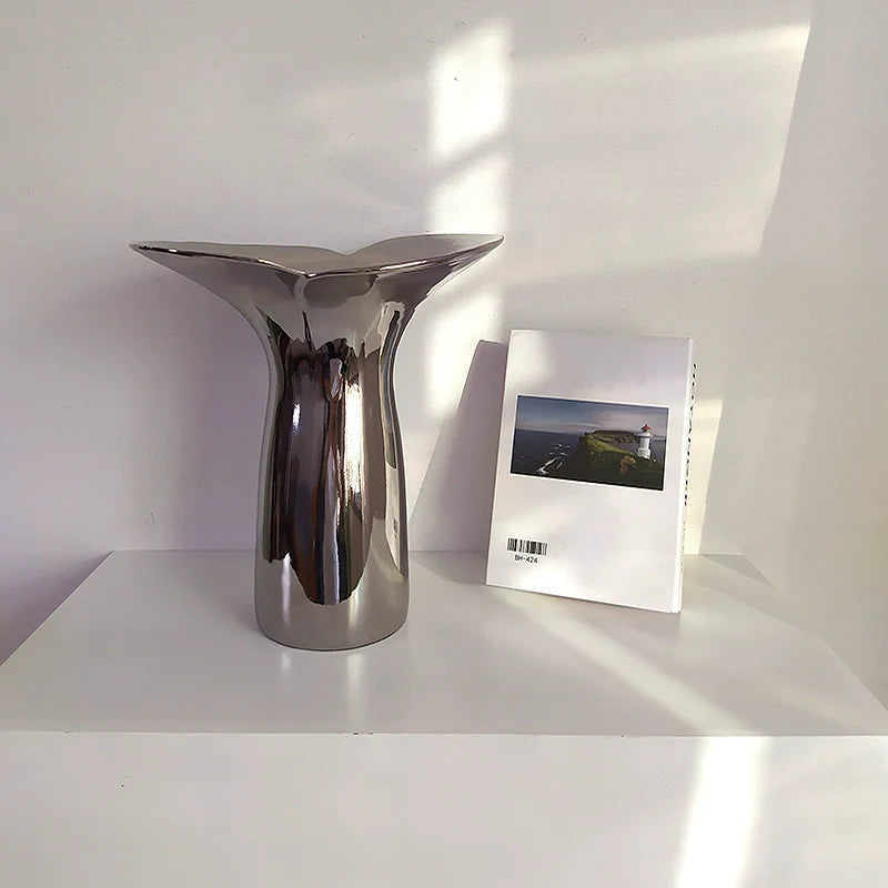 TODAYARTIST Leora Silver Ceramic Loudspeaker for Sophisticated Decor from TODAYARTIST