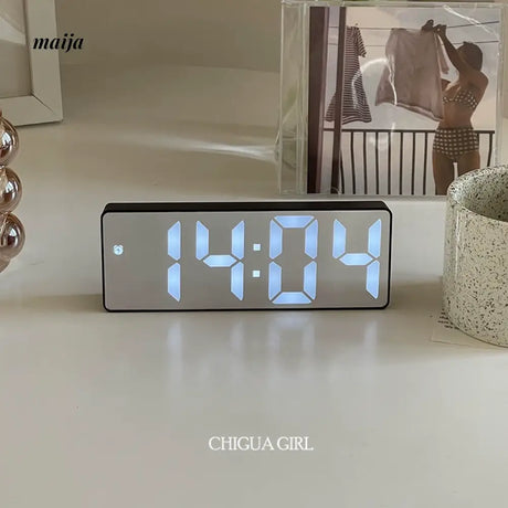 MELONGIRL Electronic Universal Clock from MELONGIRL