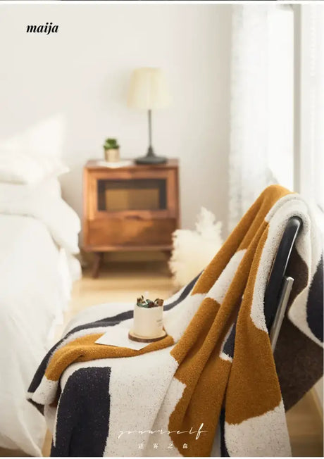 MISTYWOOD Knitted Summer Duvet with Floral Design from MISTYWOOD