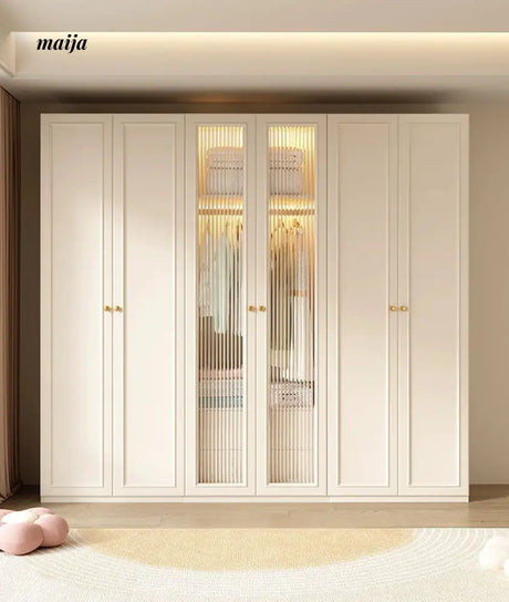 Georgiana Minimalistic Wardrobe from maija