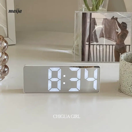 MELONGIRL Electronic Universal Clock from MELONGIRL