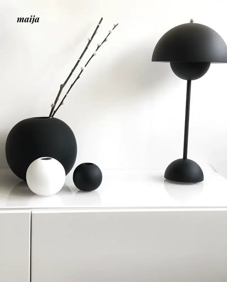ALISA Lyra Minimalistic Table Lamp from ALISA