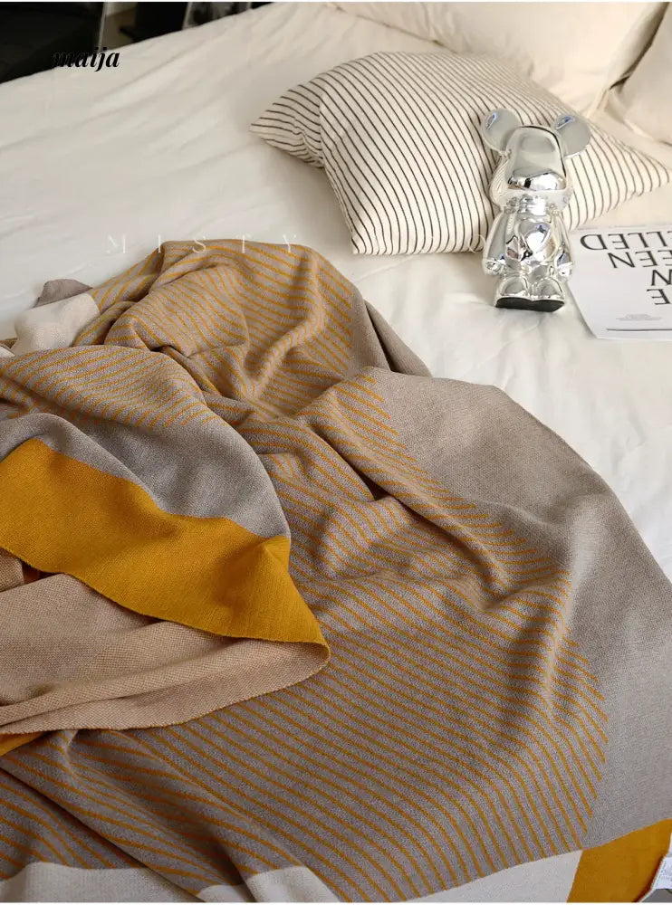 MISTYWOOD Knitted Blanket with Pastel Stripes from MISTYWOOD