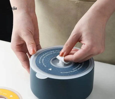 LIVETAI Microwaveable Student Bento Box from maija