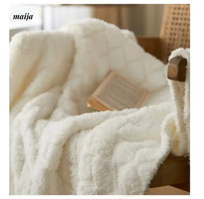 MAN YUE HOME Plush Knitted Duvet for Scandinavian Style Sofas from MAN YUE HOME