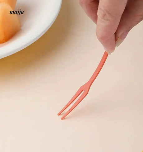 LIVETAI Children's Cute Plastic Dessert Cutlery Set from maija