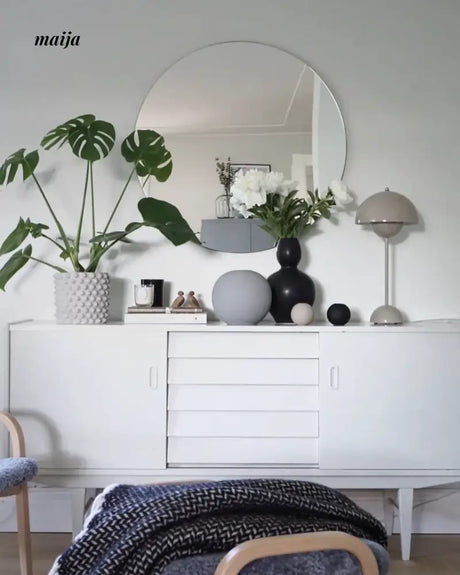 ALISA Lyra Minimalistic Table Lamp from ALISA