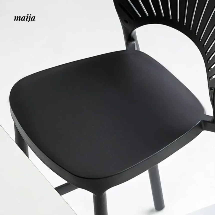 Wanda Plastic Bar Stool
