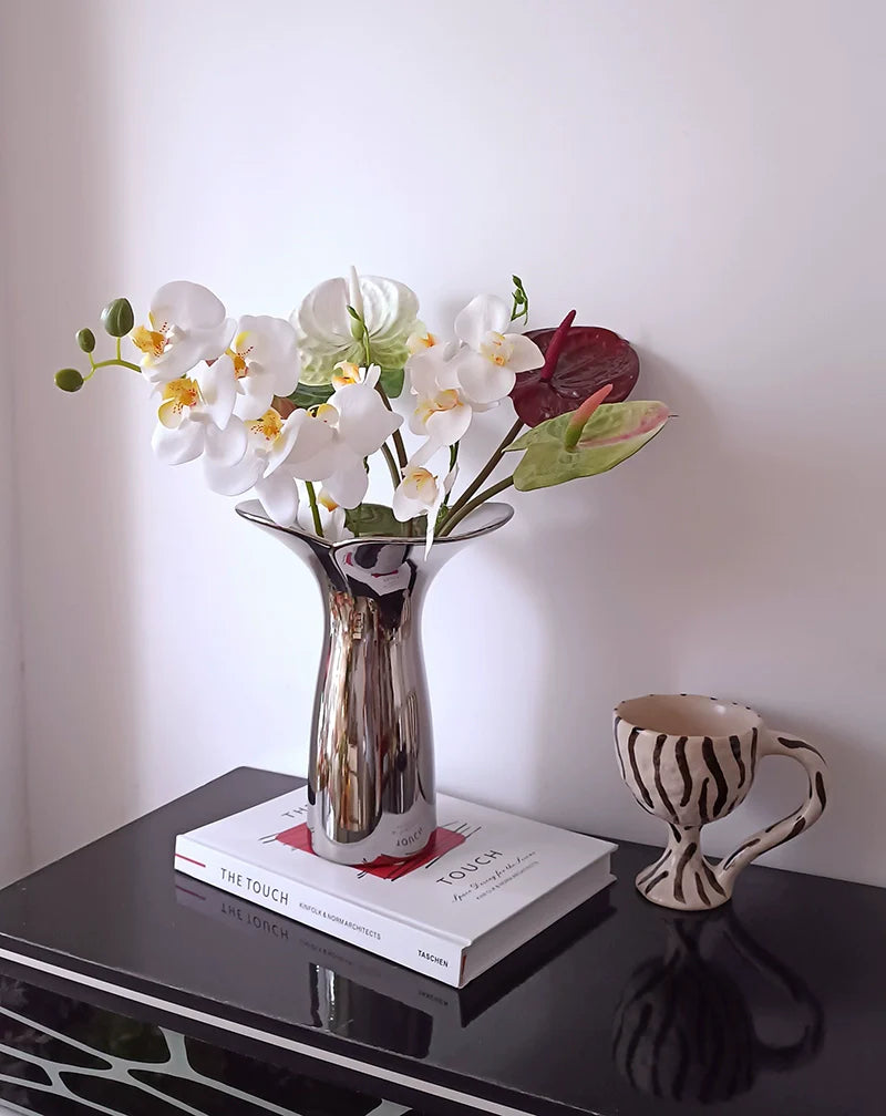 TODAYARTIST Leora Silver Ceramic Loudspeaker for Sophisticated Decor from TODAYARTIST