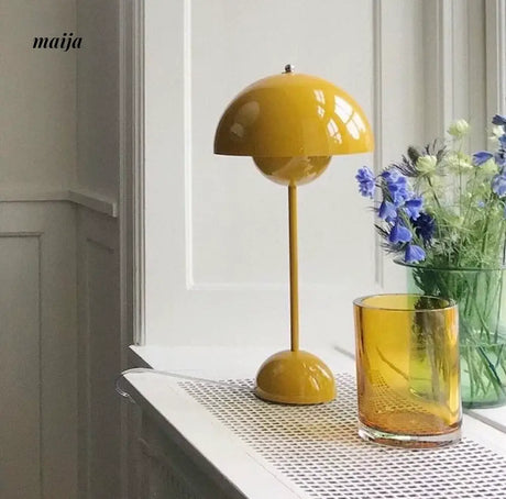 ALISA Lyra Minimalistic Table Lamp from ALISA