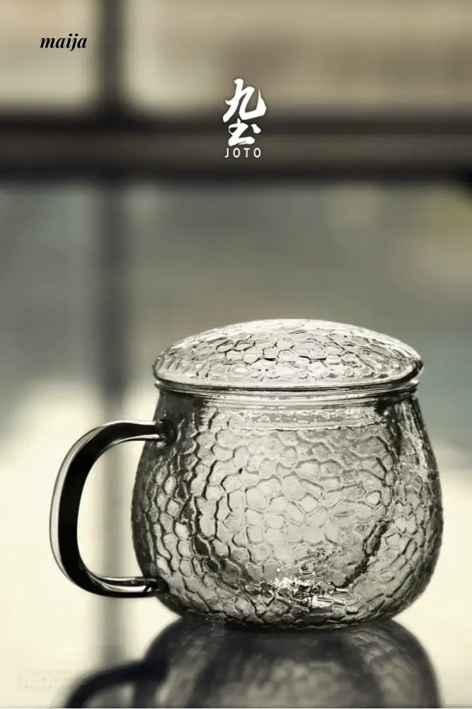 JOTO Hammered Glass Tea Cup with Lid for Thick Tea from MOSE