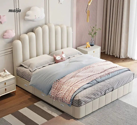 Ladyfinger Headboard Children's Bed from Aigatu