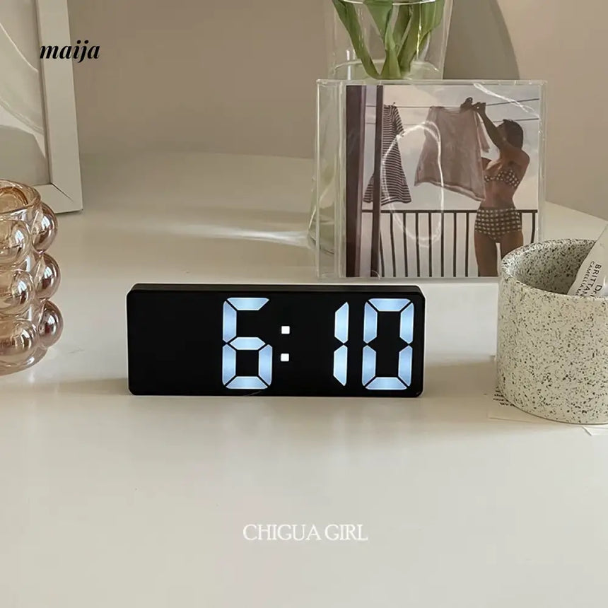 MELONGIRL Electronic Universal Clock from MELONGIRL