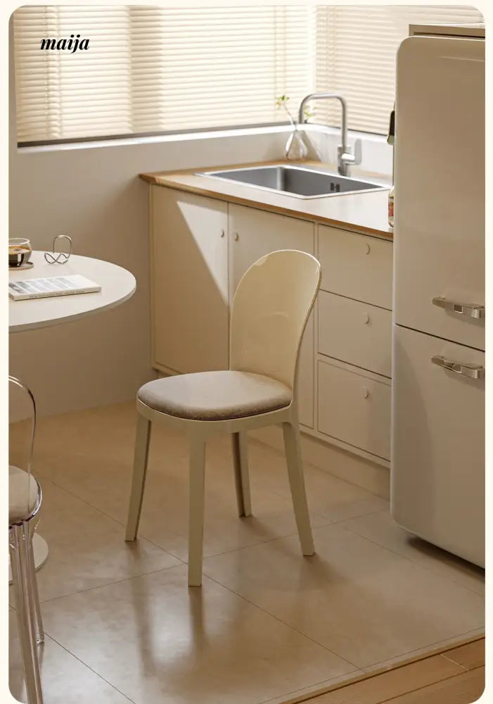 PUMPKIN BOX Acrylic Scandinavian Highchair from PUMPKIN BOX