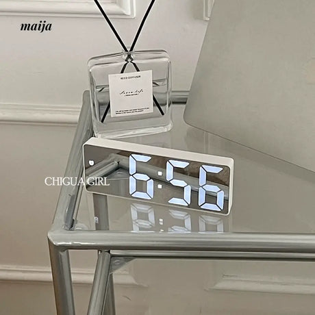 MELONGIRL Electronic Universal Clock from MELONGIRL