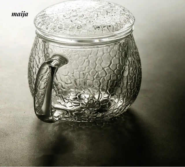 JOTO Hammered Glass Tea Cup with Lid for Thick Tea from MOSE