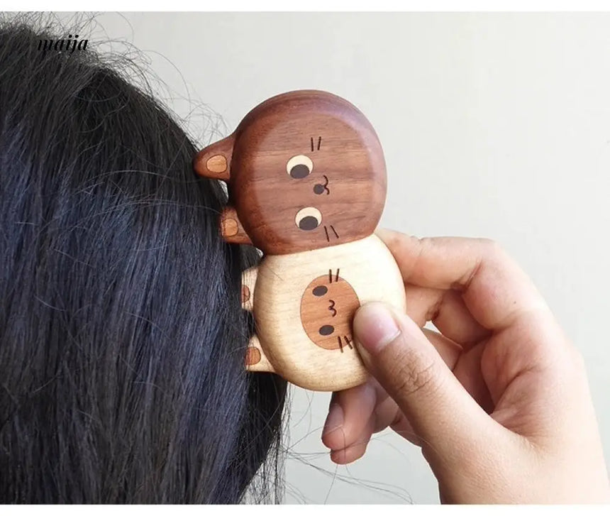MOUNTAIN HOUSE Cat Friends Massage Wood Comb from MOUNTAIN HOUSE
