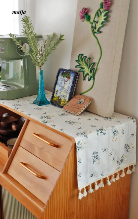 Daisy Cotton Linen Table Runner from Licocoon