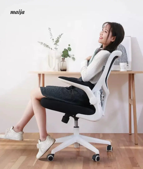 Black and White Comfortable Study Chair from Kaiyashi