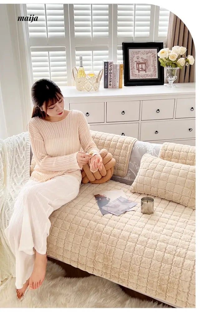 MAN YUE HOME Advanced Plush Pillow Four Seasons with Scarf from JOINFIT