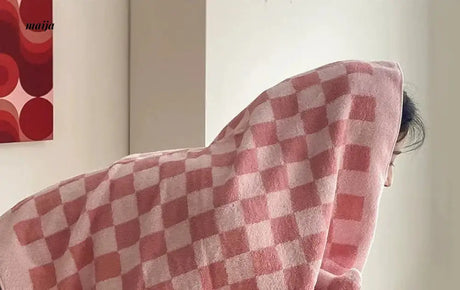 NUANYOU Chessboard Grid Cotton Bath Towel from Nuanyou