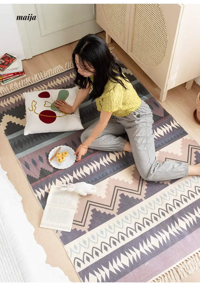 MAN YUE HOME Advanced Retro Carpet for Scandinavian Coffee Tables from MAN YUE HOME