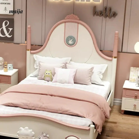 Pink Swan Children's Bed from BETTYLEI