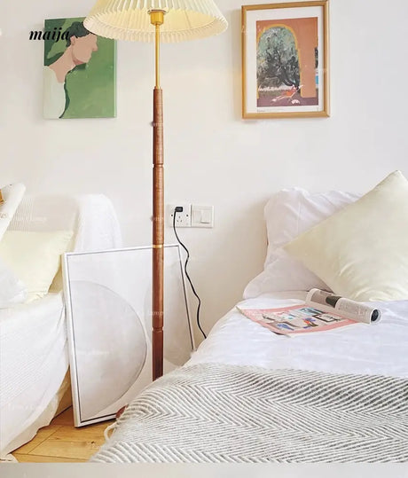 LYNN Vintage American Brass Floor Lamp from Lynn's Lamp
