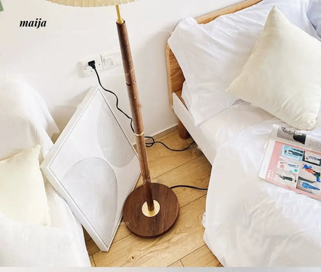 LYNN Vintage American Brass Floor Lamp from Lynn's Lamp