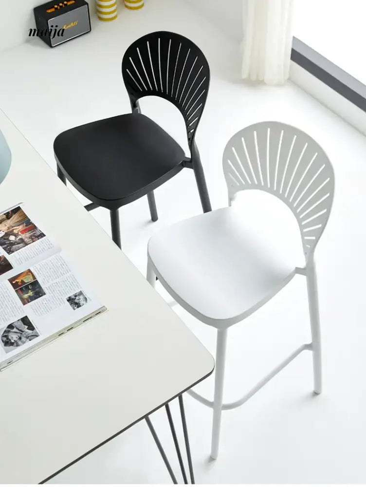 Wanda Plastic Bar Stool