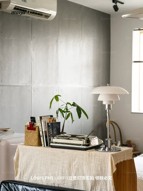 LYNN Scandinavian Glossy Table Lamp from Lynn's Lamp