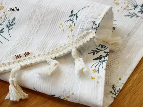 Daisy Cotton Linen Table Runner from Licocoon
