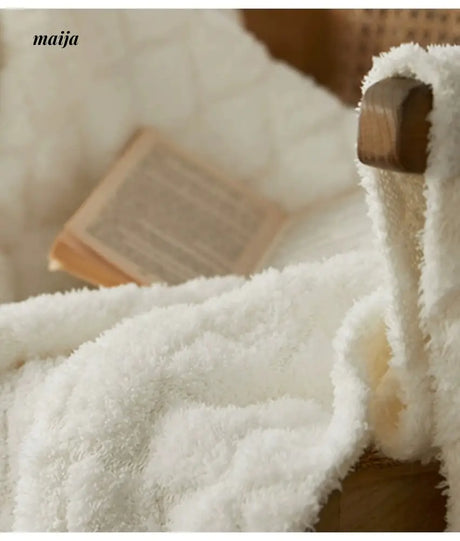 MAN YUE HOME Plush Knitted Duvet for Scandinavian Style Sofas from MAN YUE HOME