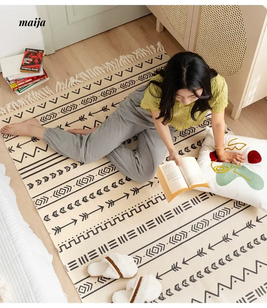 MAN YUE HOME Advanced Retro Carpet for Scandinavian Coffee Tables from MAN YUE HOME