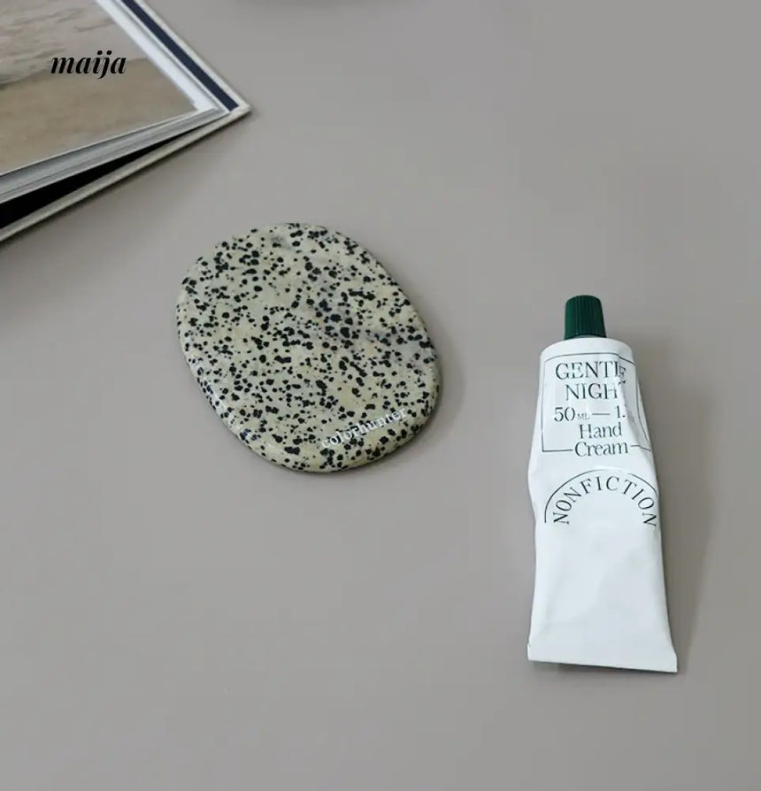 COLOURHUNTER Stone Coan Natural Stone Jewelry Plate from maija