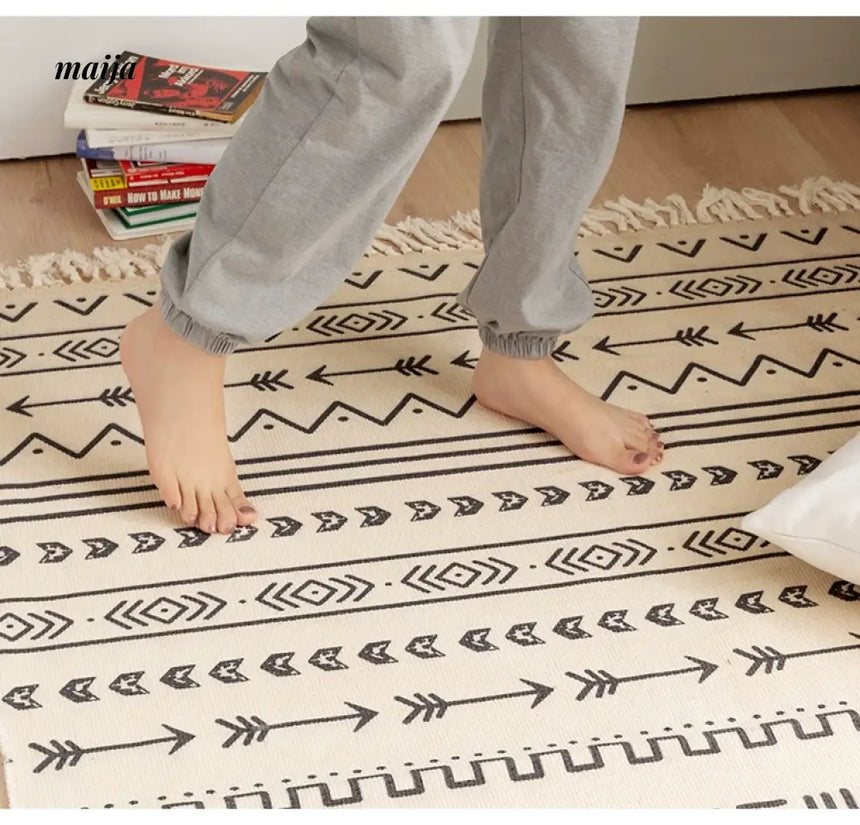 MAN YUE HOME Advanced Retro Carpet for Scandinavian Coffee Tables from MAN YUE HOME