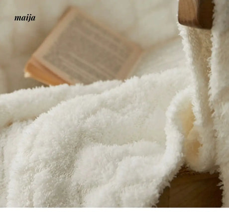 MAN YUE HOME Plush Knitted Duvet for Scandinavian Style Sofas from MAN YUE HOME