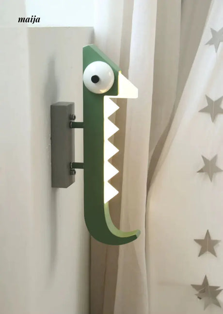 George Chameleon Wall Lamp from Qiansuwanhang