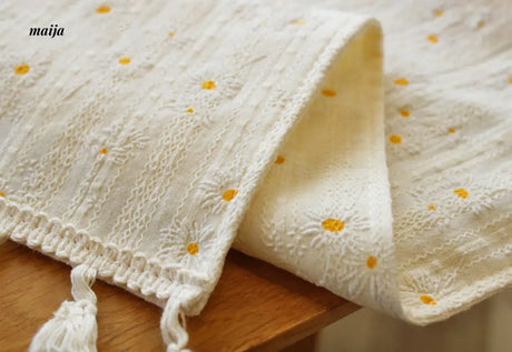 Daisy Cotton Linen Table Runner from Licocoon