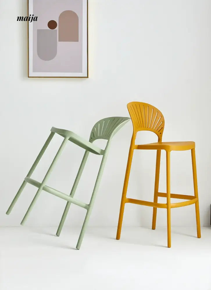 Wanda Plastic Bar Stool