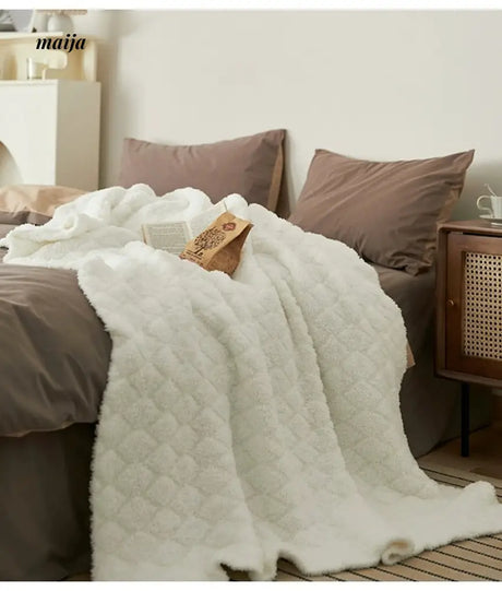 MAN YUE HOME Plush Knitted Duvet for Scandinavian Style Sofas from MAN YUE HOME