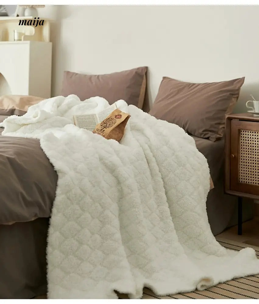 MAN YUE HOME Plush Knitted Duvet for Scandinavian Style Sofas from MAN YUE HOME