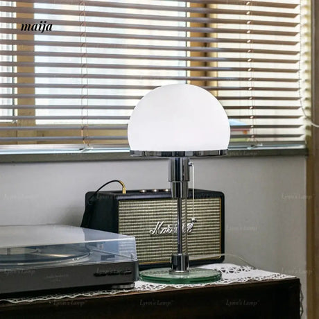 LYNN Bauhaus Vintage Table Lamp from Lynn's Lamp