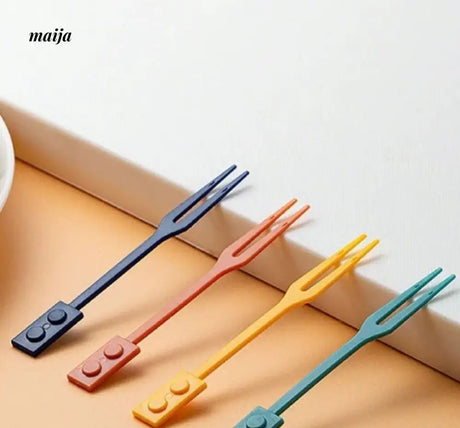 LIVETAI Children's Cute Plastic Dessert Cutlery Set from maija