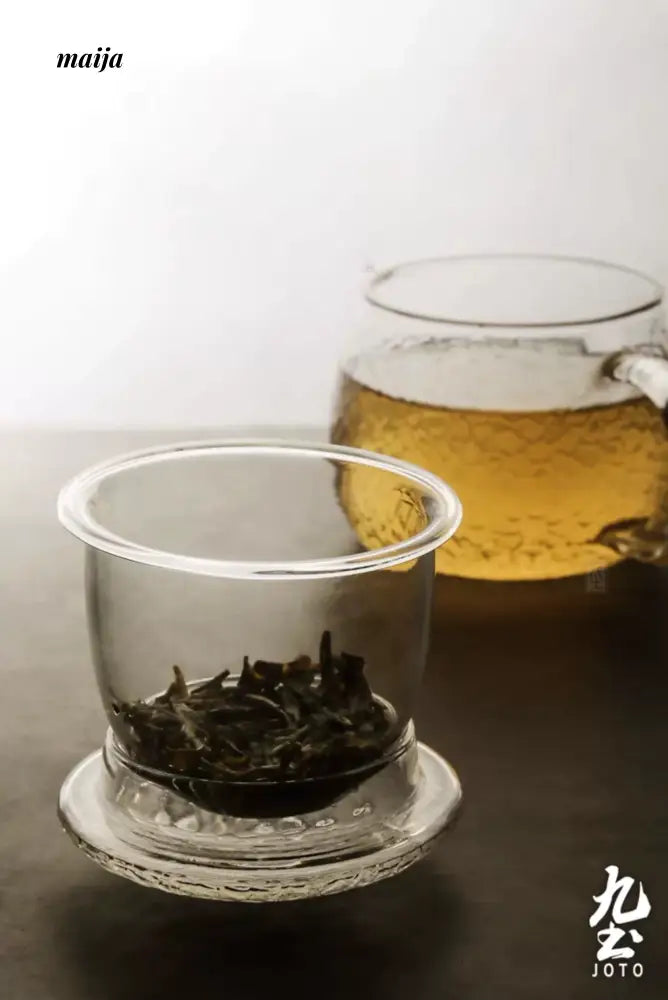 JOTO Hammered Glass Tea Cup with Lid for Thick Tea from MOSE