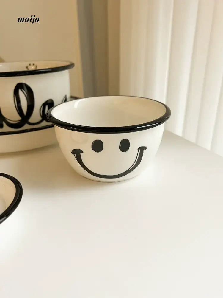 LIVETAI Smiley Face Dinnerware Set from maija