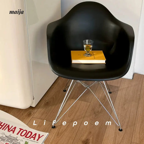 LIFEPOEM Eames Replica Chair from MODENG
