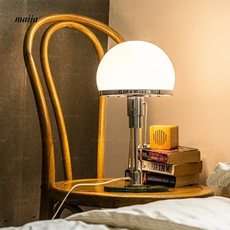 LYNN Bauhaus Vintage Table Lamp from Lynn's Lamp
