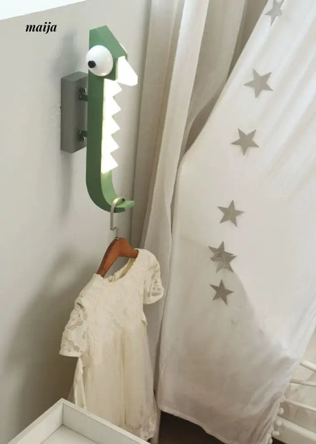 George Chameleon Wall Lamp from Qiansuwanhang
